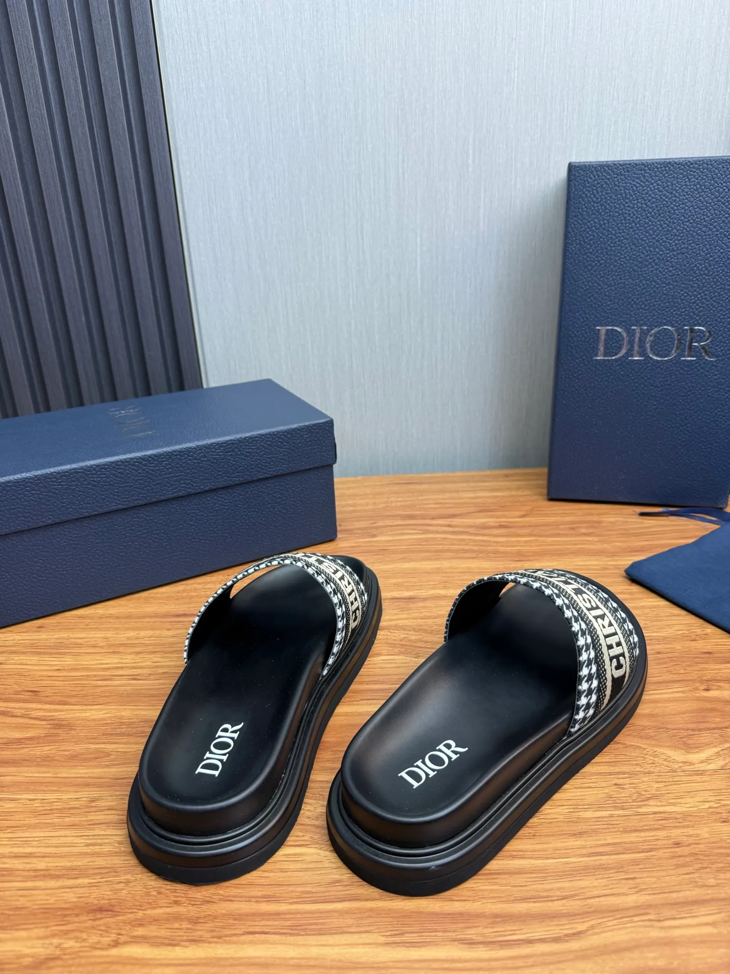 Men's shoes 260💰 Dior. Men's slippers🩴Official website 1:1 production 38-45 size 45 46 🉑️Customized original material shipped✅